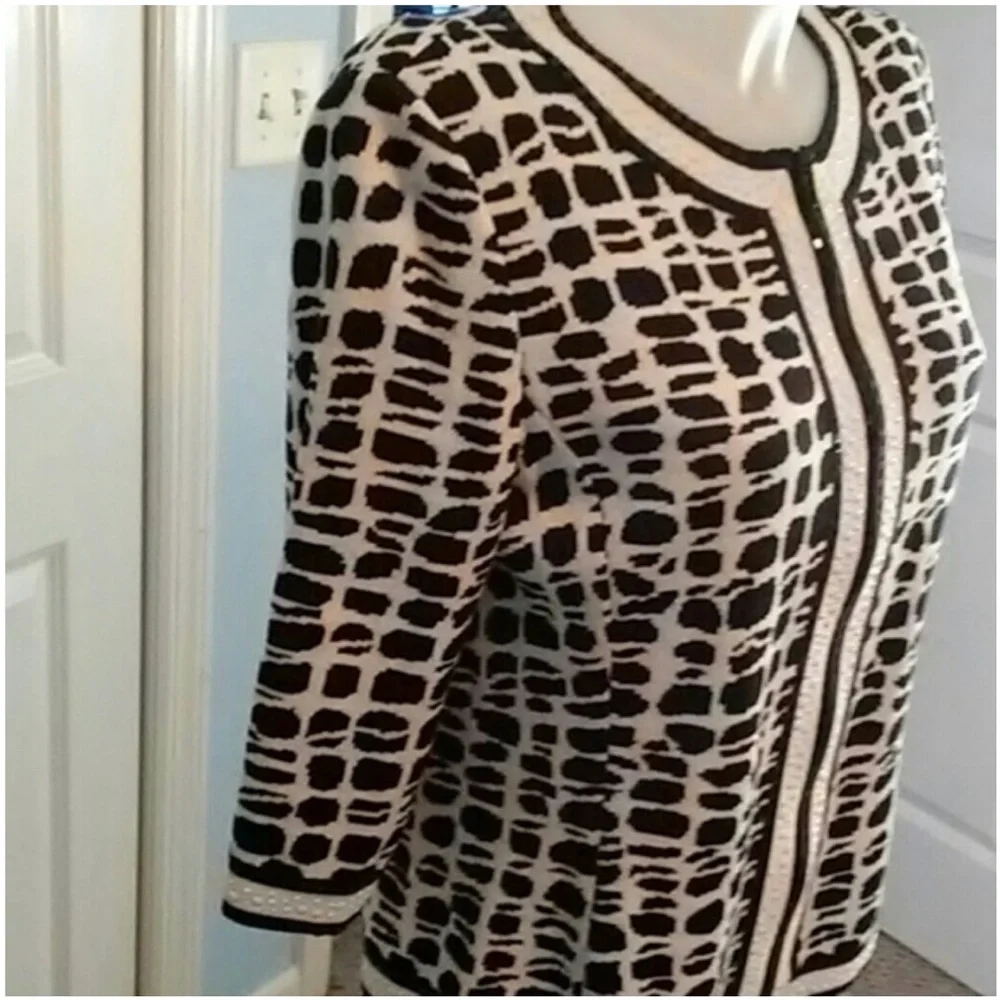 St. John Collection Black and white with fancy detailed accents Cardigan - sz 8 - Picture 3 of 7